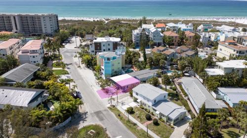 Siesta Key Village House | 100 Steps to beach access - 5 minute walk to the Village - Private Porch