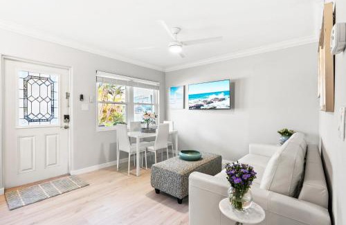 Siesta Key Village House | 100 Steps to beach access - 5 minute walk to the Village - Private Porch