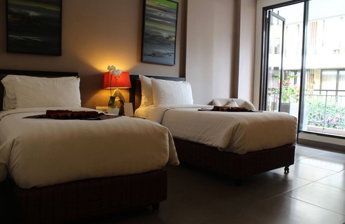 Sunset Road Hotel | 100 Sunset Hotel