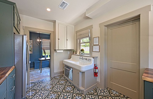 Bradenton House | 100 yr old Stone House near beaches and downtown Bradenton with a heated pool
