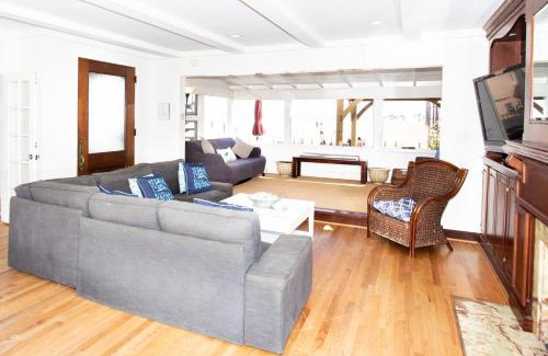 Balboa Peninsula House | 1002 E Oceanfront