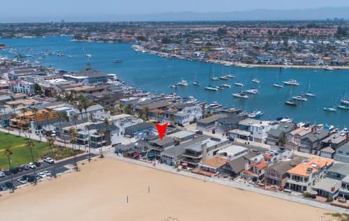 Balboa Peninsula Apartment | 1005 E Balboa 2