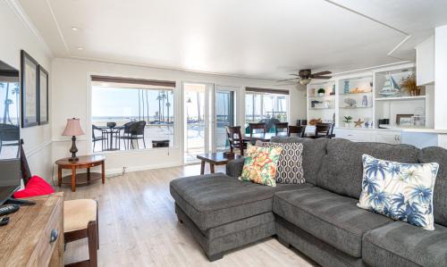 Balboa Peninsula Apartment | 1005 E Balboa 2
