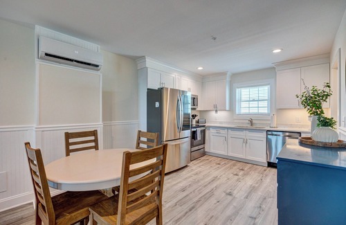 Surf City Apartment | 1005 Queen Pet Friendly Suite, 1st Floor Surfside