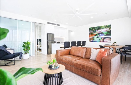 Cairns Central Business District Apartment | 1007 Harbour- Luxury Harbour Lights Apartment | Marina Views | Pool & Gym