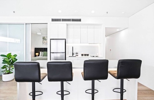 Cairns Central Business District Apartment | 1007 Harbour- Luxury Harbour Lights Apartment | Marina Views | Pool & Gym