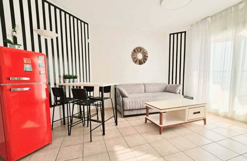 Bat Yam Apartment | 1007Go to Bat Yam Center