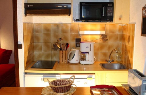 Champagny-en-Vanoise Apartment | 100m from resort center, 1st floor, view mountain, balcony, tv, ski locker, 23m²