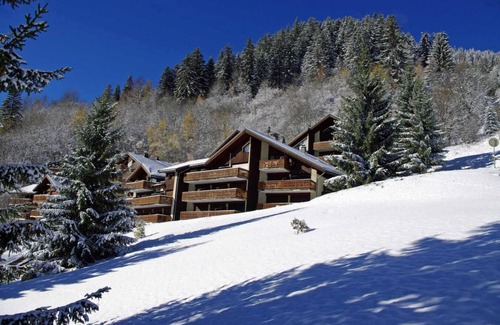 Champagny-en-Vanoise Apartment | 100m from resort center, 1st floor, view mountain, balcony, tv, ski locker, 23m²