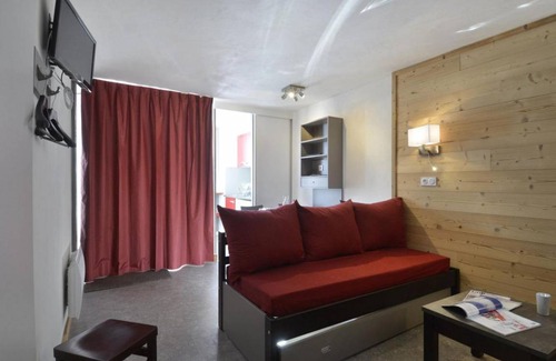 Macot-la-Plagne Apartment | 100m from ski slopes, 8th floor, view ski slopes, swimming pool, balcony, tv, 28m², La Plagne