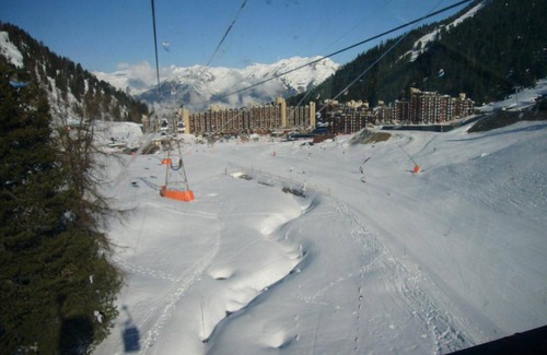 Macot-la-Plagne Apartment | 100m from ski slopes, 5th floor, swimming pool, balcony, tv, ski locker, 28m², La Plagne