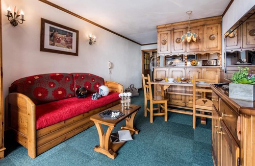 Val-Thorens Apartment | 100m from resort center, fitness, balcony, tv, ski locker, 32m², Val Thorens