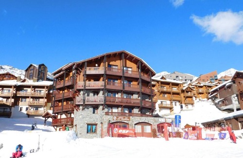 Val-Thorens Apartment | 100m from resort center, fitness, balcony, tv, ski locker, 49m², Val Thorens