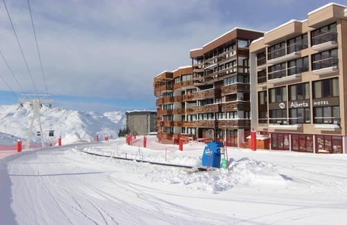 Val-Thorens Apartment | 100m from resort center, 3rd floor, balcony, tv, 48m², Val Thorens