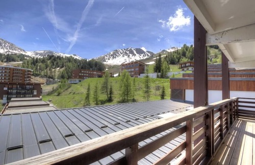 Plagne Centre Apartment | 100m from ski slopes, 3rd floor, tv, ski locker, 53m², La Plagne