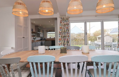 Trevone House | 100m to beach! Spacious beach house, perfect for families.