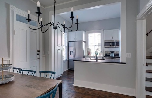 Thomas Square House | 101 East 40th Street