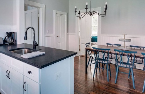 Thomas Square House | 101 East 40th Street