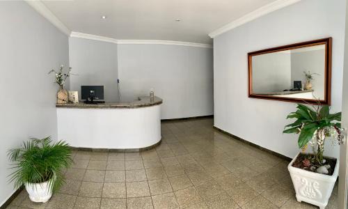 Bigorrilho Apartment | 101- Lindo Apartamento Amplo e decorado, 2 quartos, sala, cozinha completa, mobiliario moderno, lavanderia , Excelente localização no bairro Bigorrilho