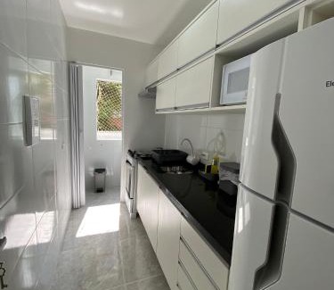 Bigorrilho Apartment | 101- Lindo Apartamento Amplo e decorado, 2 quartos, sala, cozinha completa, mobiliario moderno, lavanderia , Excelente localização no bairro Bigorrilho