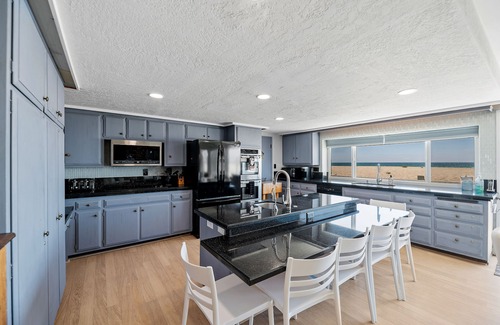 Oxnard Shores House | 1015MBR -OCEANFRONT 5 bedroom 4 bath SLEEPS 10