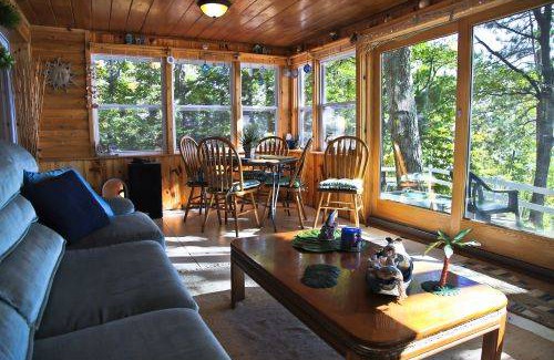 Carp Lake Cabin | 102 m² Cabin ∙ 2 bedrooms ∙ 10 guests