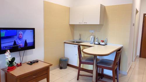 Taman Pertama Hotel | 103 Hotel