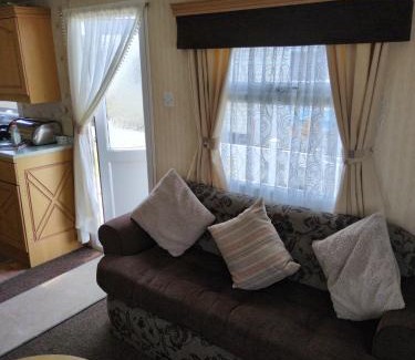 Ingoldmells Ski Chalet | 104-2 coral beach 8 berth 4 ADULTS MAX LEAD PERSON MUST BE OVER 30