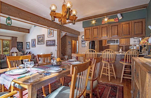 Sun Valley House | #104 Private Hot Tub, 2 car garage, abundant parking, Elkhorn Amenities