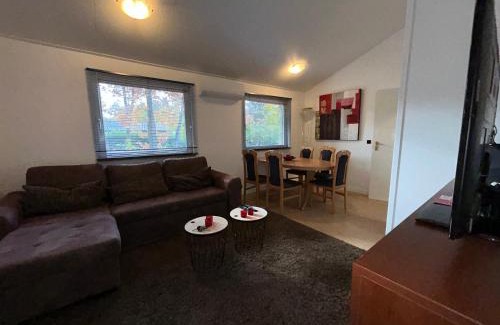 Getelo House | 104 smarttv xbox restaurant playyard P keybox airco starlink forest pets pittoresque