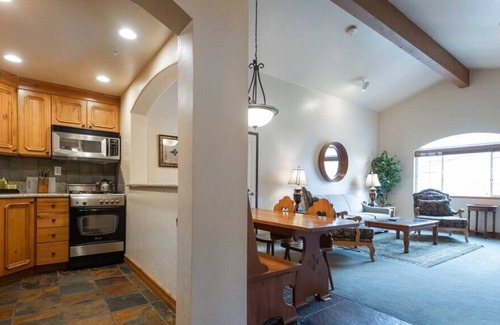 Zermatt Villa | 1047/49 4-Star 2B2B Zermatt Villa 15 Mins to Park City