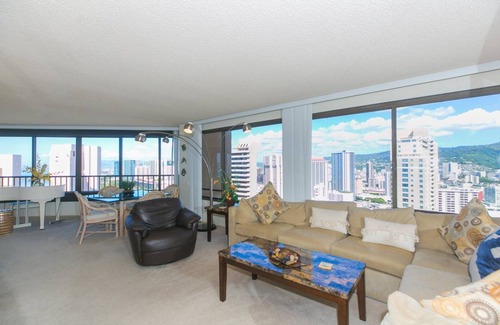 Waikiki Condo | 105 m² Condo ∙ 2 bedrooms ∙ 4 guests