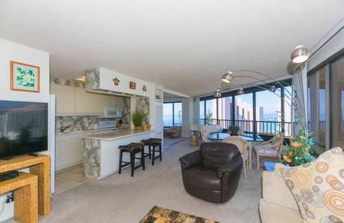 Waikiki Condo | 105 m² Condo ∙ 2 bedrooms ∙ 4 guests