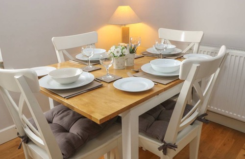 Honley Cottage | 105 m² Cottage ∙ 2 bedrooms ∙ 4 guests