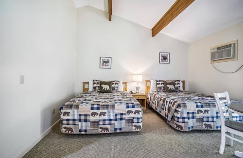 West Bridgewater Hotel | 105 Two Queen Bed Standard Hotel Room 1st floor w/outdoor heated pool