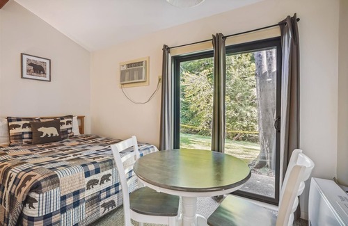 West Bridgewater Hotel | 105 Two Queen Bed Standard Hotel Room 1st floor w/outdoor heated pool