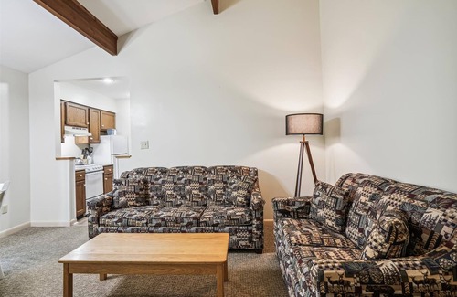 West Bridgewater Hotel | 106 One bedroom Queen Suite on the 1st floor w/outdoor heated pool