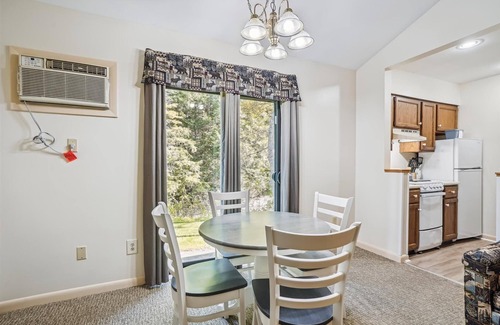 West Bridgewater Hotel | 106 One bedroom Queen Suite on the 1st floor w/outdoor heated pool