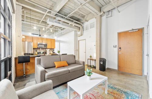 Downtown Cleveland Apartment | 108- The Cozy Comfy Spacious Loft Wi-Fi Parking Cafe