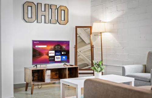 Downtown Cleveland Apartment | 108- The Cozy Comfy Spacious Loft Wi-Fi Parking Cafe