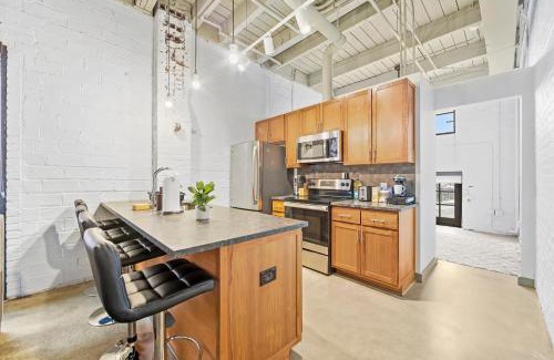 Downtown Cleveland Apartment | 108- The Cozy Comfy Spacious Loft Wi-Fi Parking Cafe