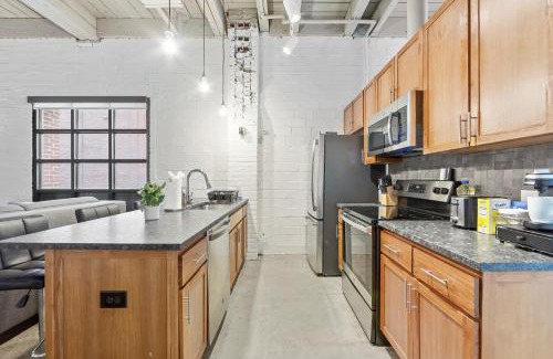 Downtown Cleveland Apartment | 108- The Cozy Comfy Spacious Loft Wi-Fi Parking Cafe