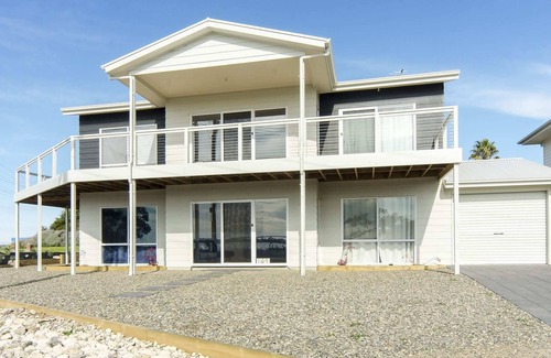 Goolwa South House | 109 Barrage Rd - A Stunning home with spectacular river views