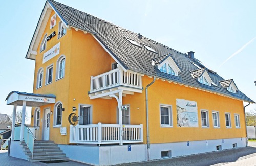 Gohren House | 109 double rooms with balcony - Hotel Sonnenklahr with pool