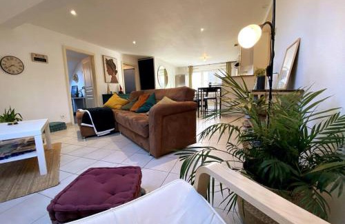 Bischheim Apartment | 10min Bus Strasbourg centre-Parking Privé-WiFi-TV