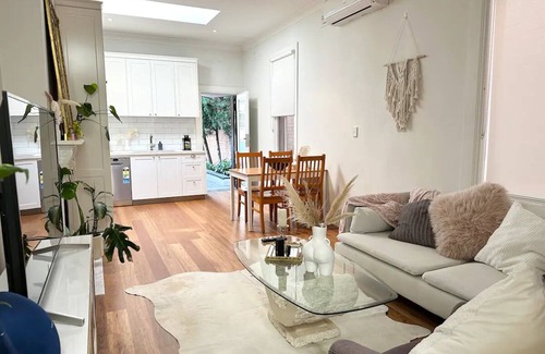 Zetland House | 10min CBD & Airport | Parking | 5min to bus&train