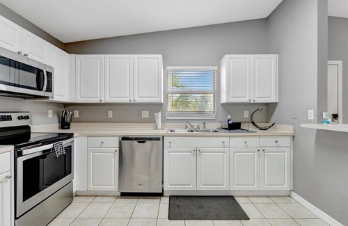 Old Seminole Heights Villa | 10min to Downtown - 3BD 2 Full Bath, Free Parking