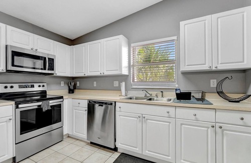 Old Seminole Heights Villa | 10min to Downtown - 3BD 2 Full Bath, Free Parking