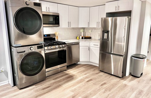 Bronzeville Apartment | 10Mins To DownTown Entire 1-bedroom apartment with WiFi and W/D Latest Upgrades
