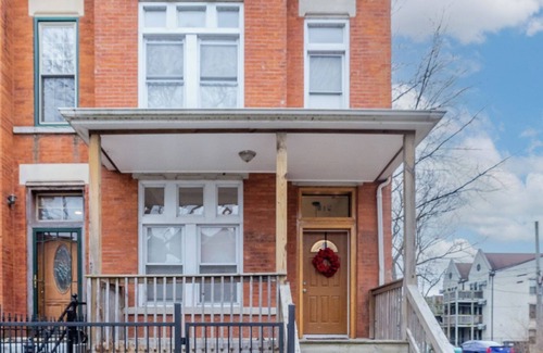 Bronzeville Apartment | 10Mins To DownTown Entire 1-bedroom apartment with WiFi and W/D Latest Upgrades